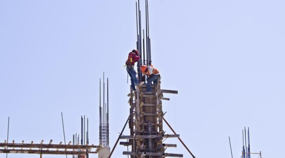 DESENCOFRADO DE LOSAS Y COLUMNAS